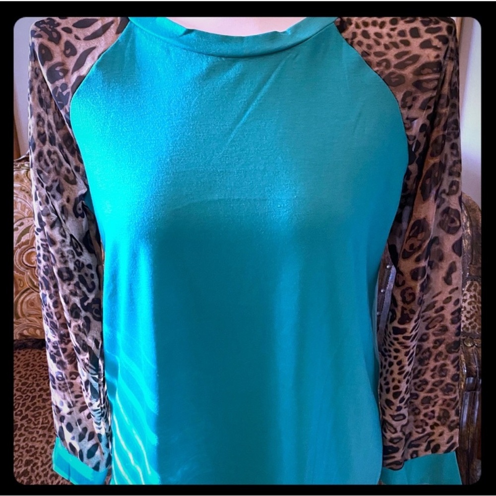 Teal & Cheetah top! Sz. XL (fits like a Lg. But is stretchable!)